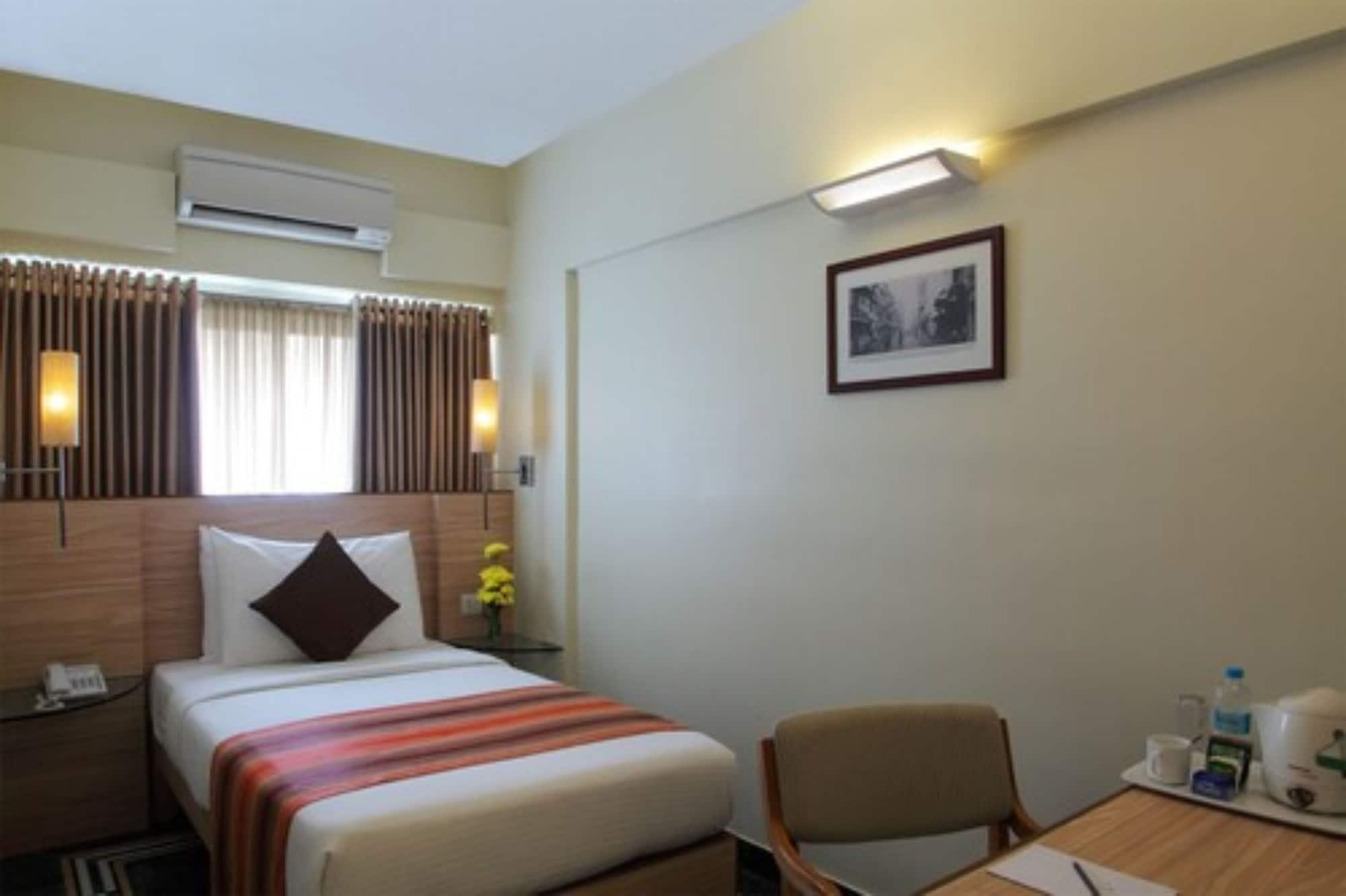 Hiltop Hotel Bombaj Exteriér fotografie
